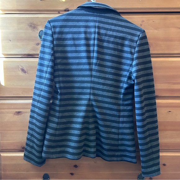 Women’s Express Gray & Black Striped Blazer Size Small - Picture 3 of 5
